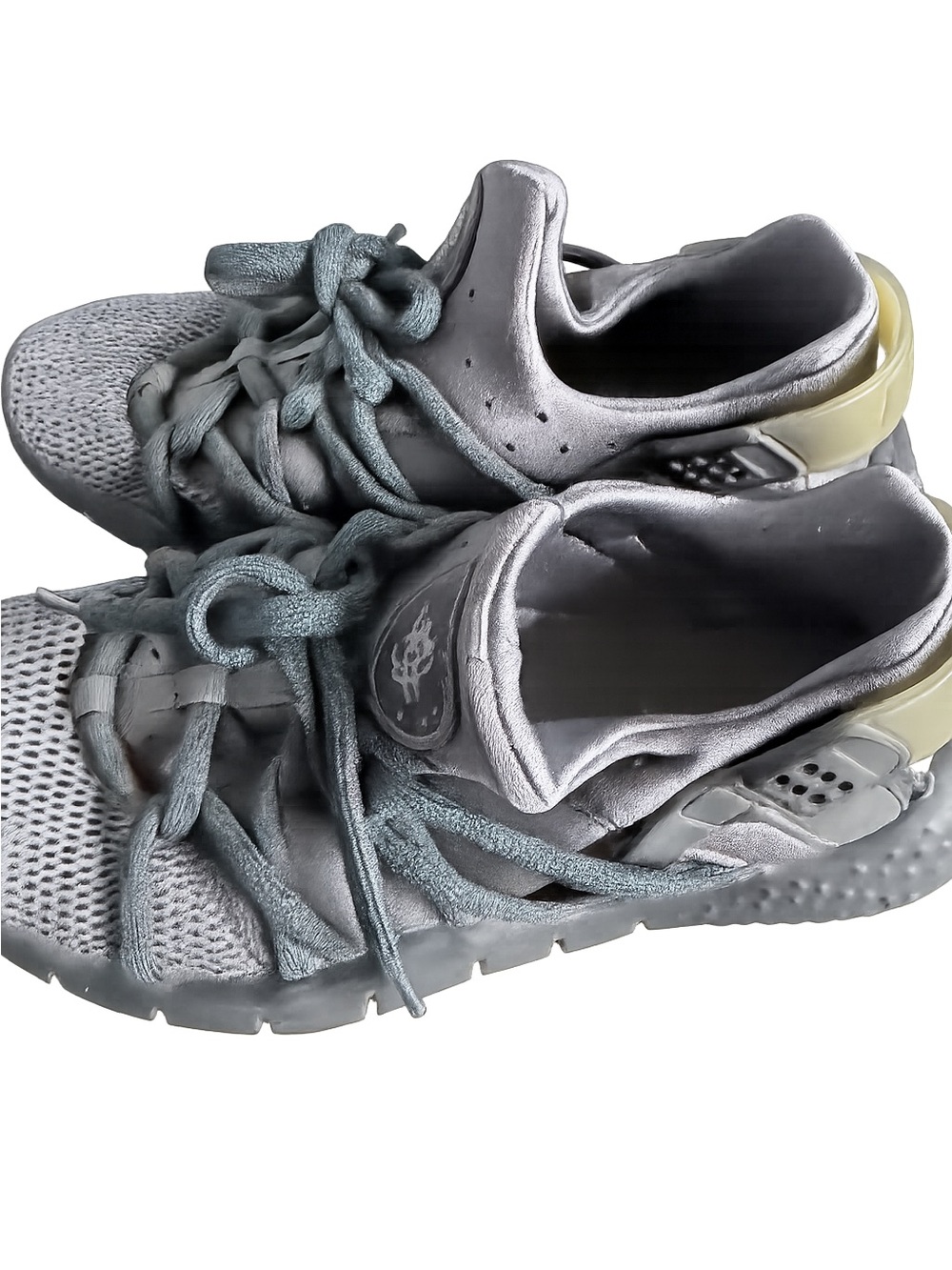 Nike Huarache Tonal Grey Athletic Sneakers - Size 7